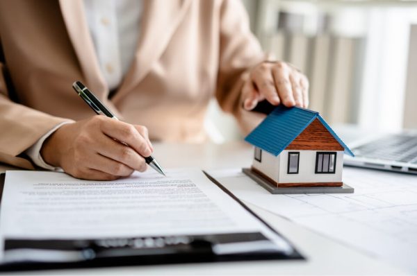 Guide complet : autorisations et permis nécessaires pour vos travaux de rénovation en 2025